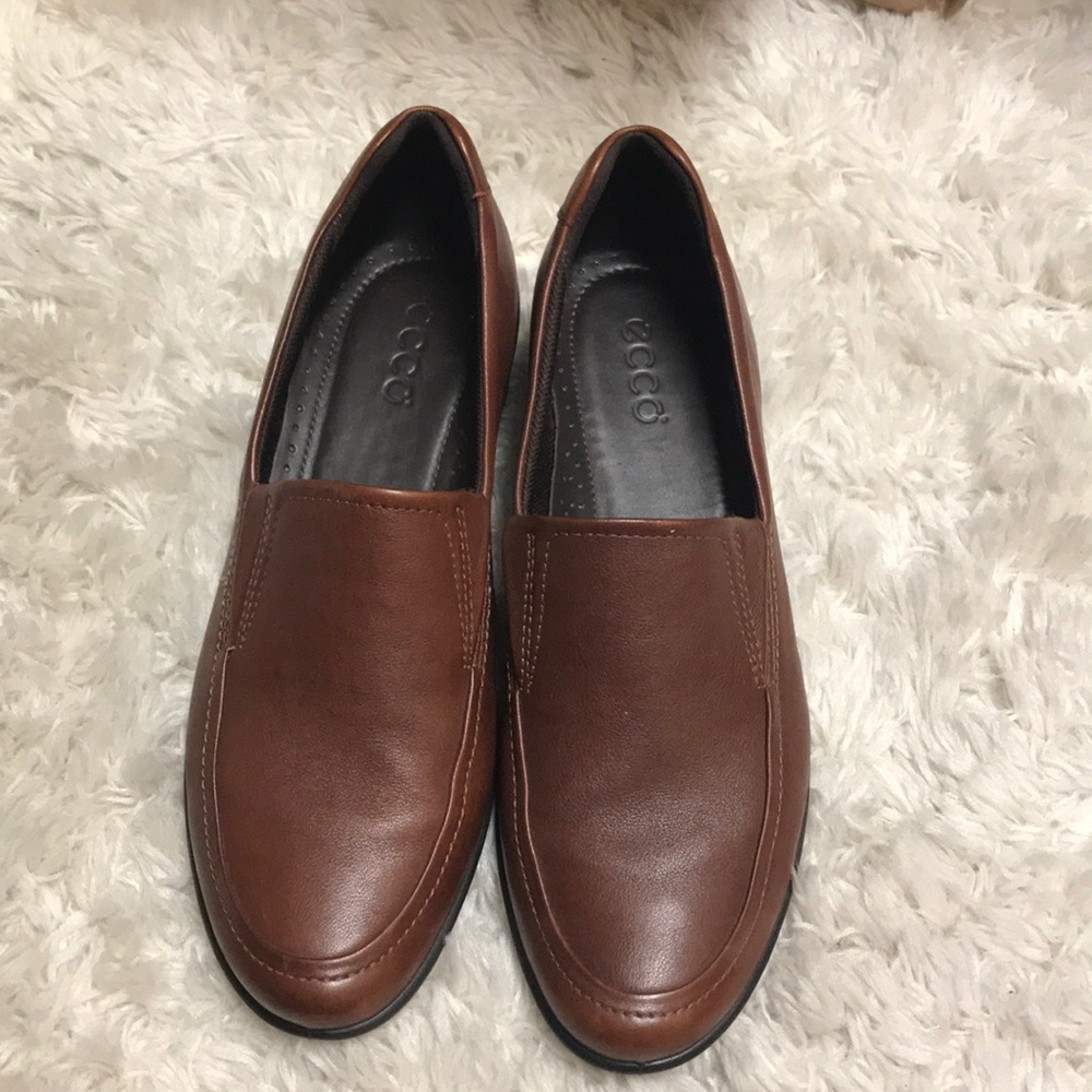 Brown Ecco loafers